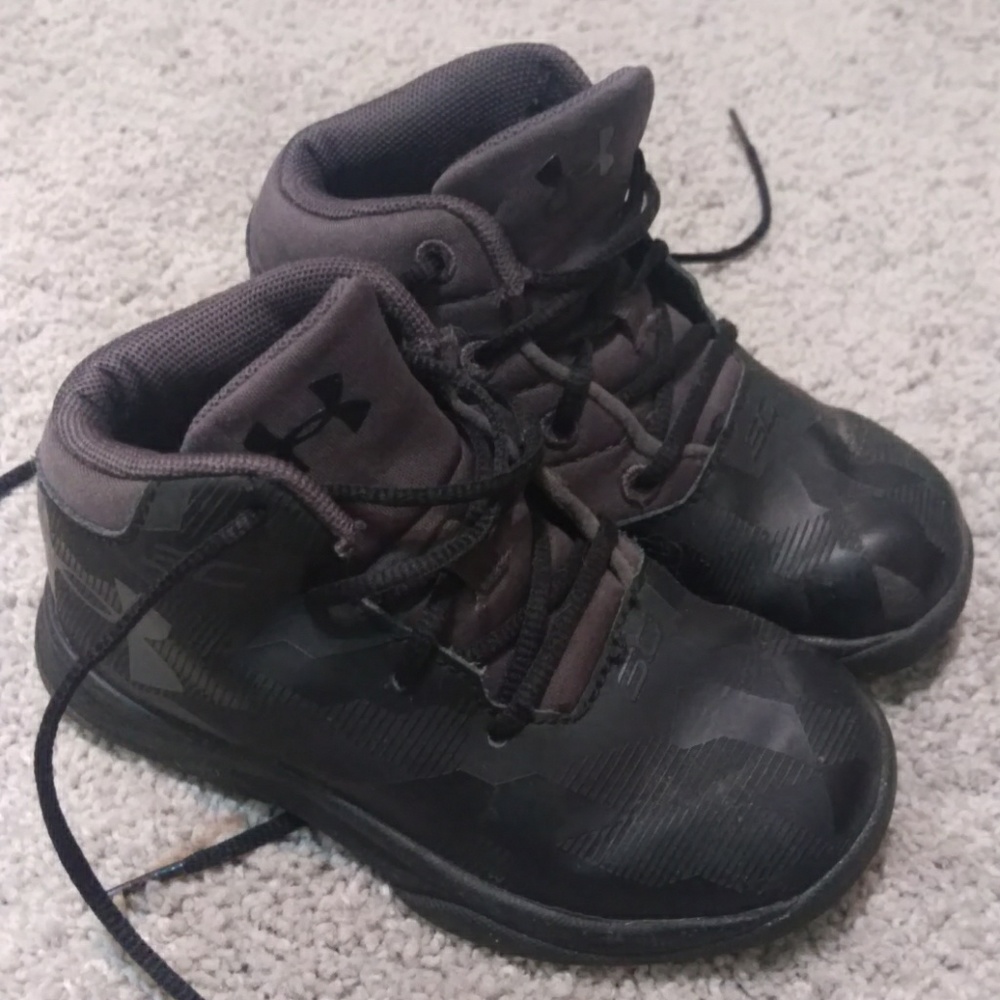 Under Armour kid 8 black high top sneakers